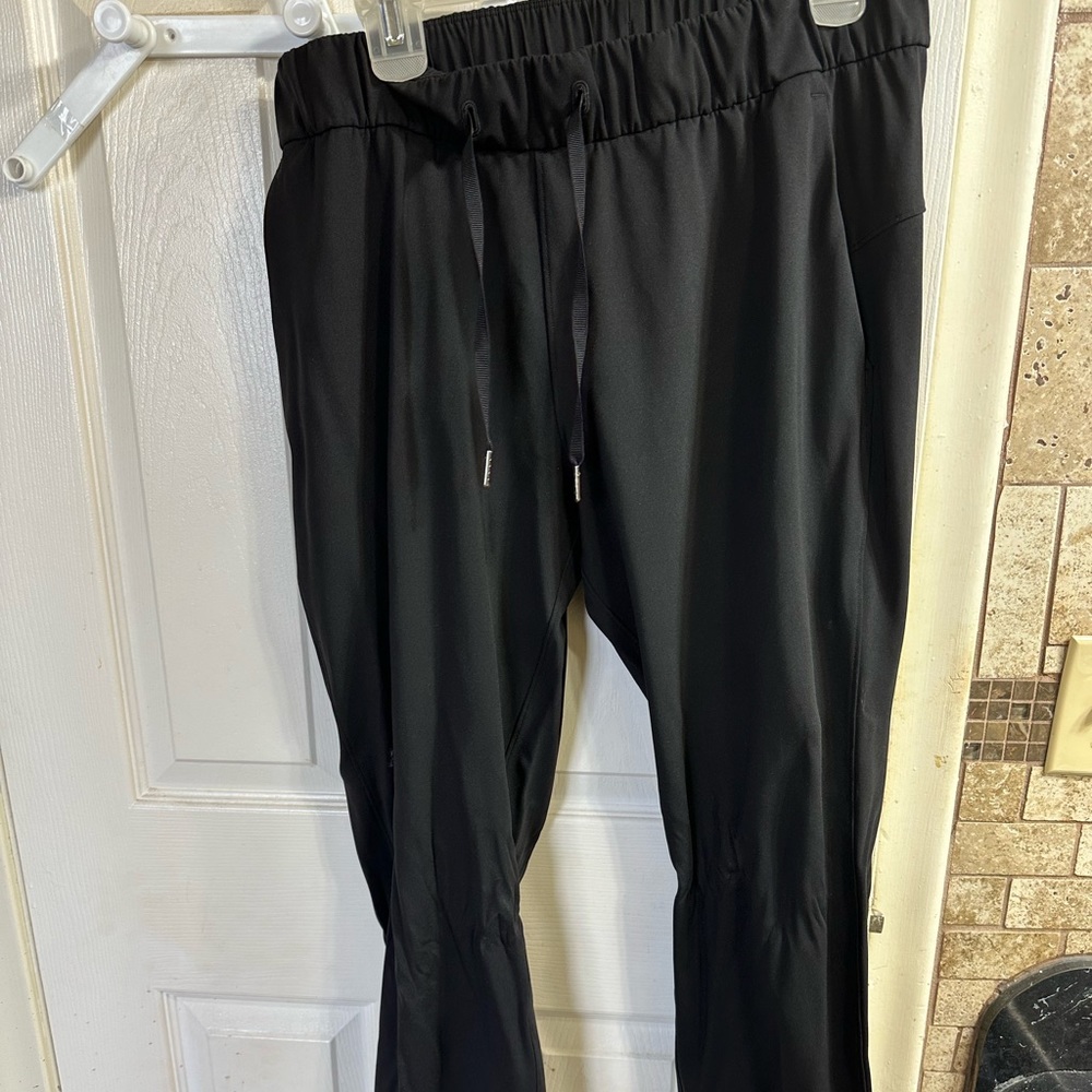 Lululemon on the fly pants